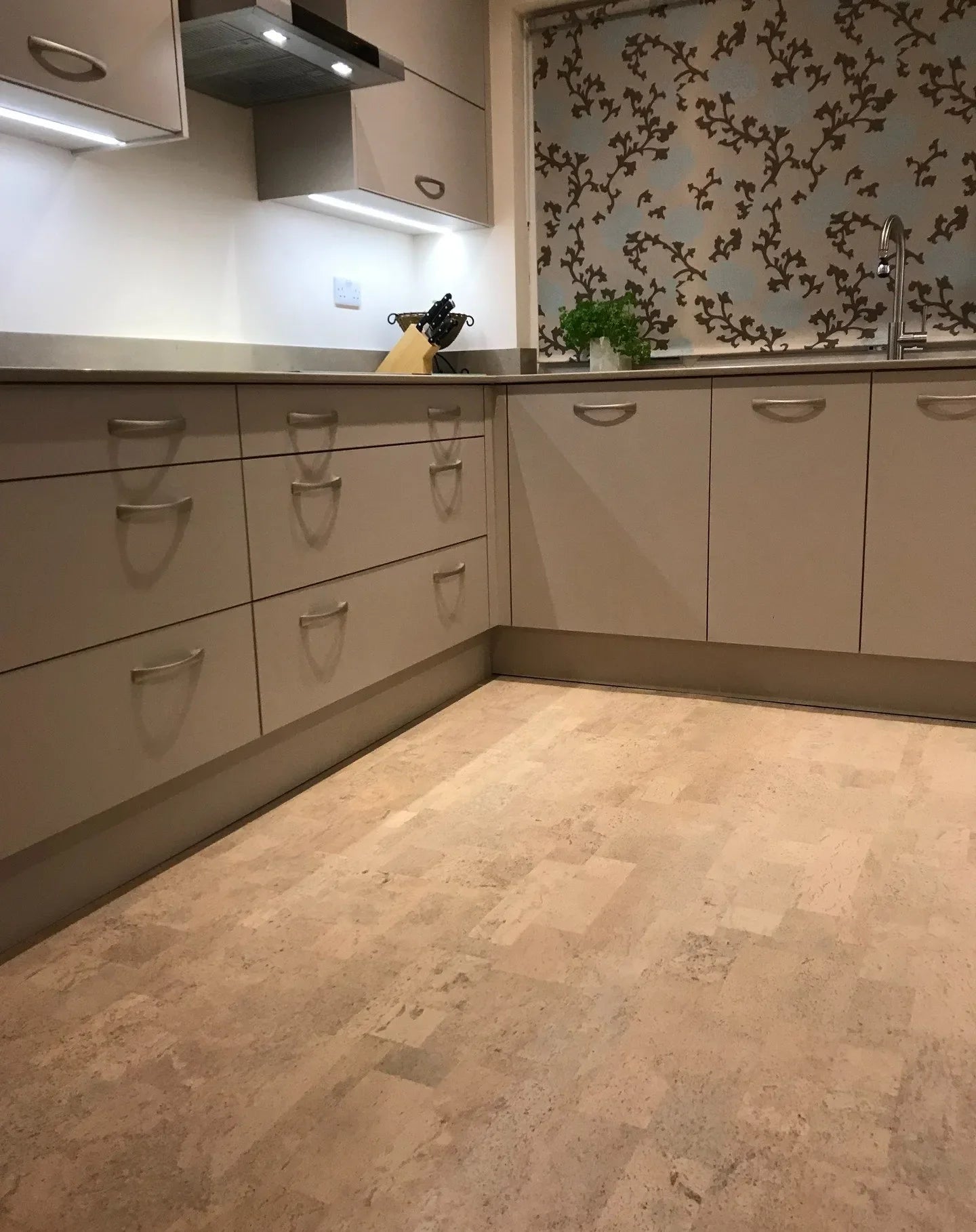 Exploring the Pros and Cons of Cork Flooring in Kitchens: A Comprehensive Analysis